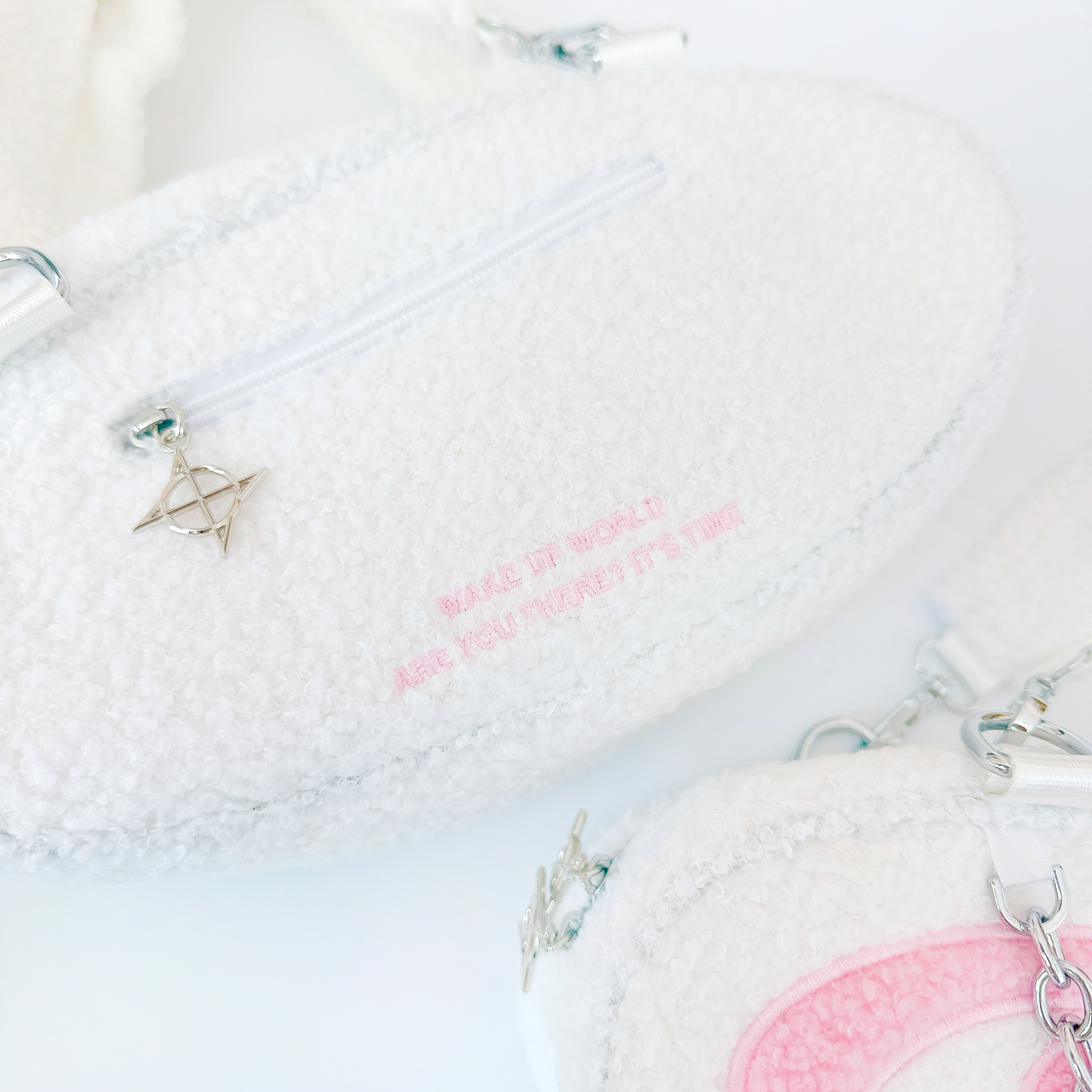 Break The Wall fluff bag -pink ver